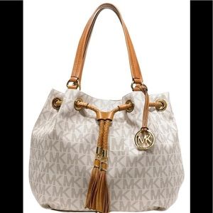 Jet Set Signature Fringe Tassel Gathered Vanilla